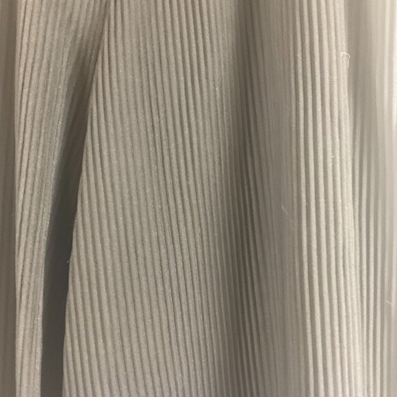 COS Accordion Pleat Shorts S Black Pockets Elastic Waist Bermuda Length - Picture 5 of 10